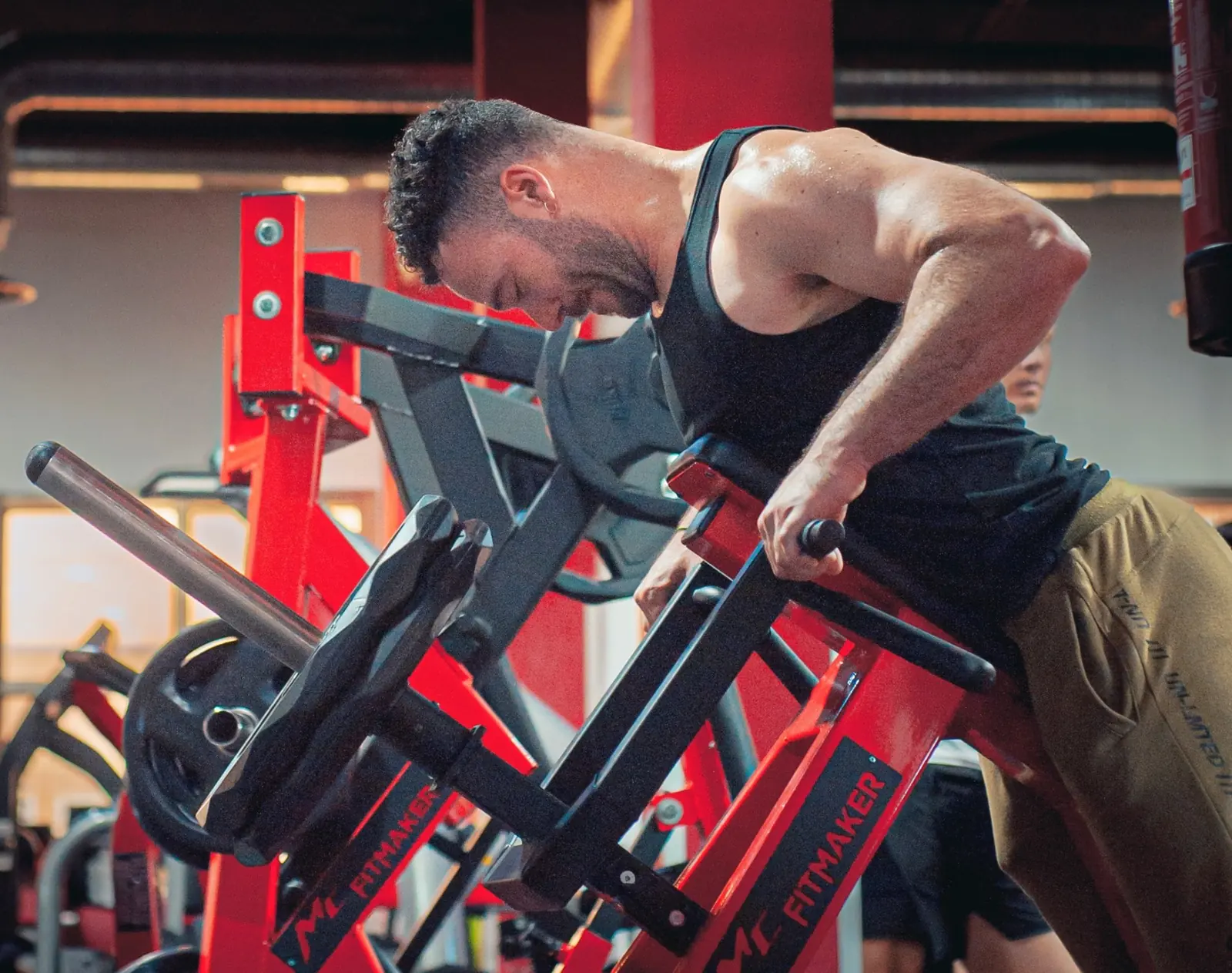 Ernestrainer entrenando en el gimnasio